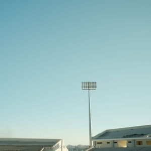 Système d'éclairage de stade à mât haut en acier galvanisé pour stades de football conformes aux normes <span class=keywords><strong>FIFA</strong></span>, conception anti-éblouissement uniforme - Product Image 3