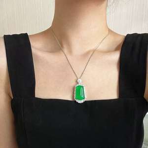Nuova Collana con Pendente a Fiore in Calcedonio Verde Naturale Stile Cinese, Catena in Lega Metallica Preziosa con Design Sportivo - Product Image 4