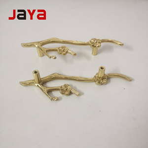 JAYA <span class=keywords><strong>Laiton</strong></span> forgé fleur de prunier branche meubles tiroir armoire porte armoire à vin bibliothèque armoires de cuisine meubles <span class=keywords><strong>poignées</strong></span> de porte - Product Image 2