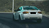 Aileron arrière électrique universel de style V avec mode de contrôle double automatique et manuel, sensible à la vitesse, en carbone, avec feu stop LED