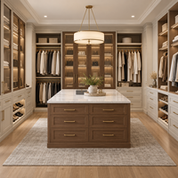 MoShang Dressing traditionnel blanc avec armoire, intérieur en noyer, porte vitrée, îlot en marbre, chambre classique