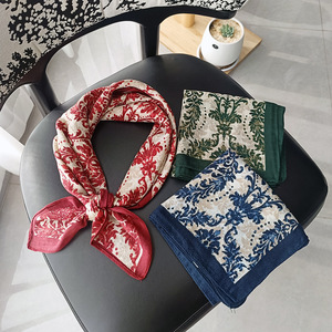 Nouveau châle en polyester à imprimé numérique version coréenne pour femme, style sophistiqué, 70 cm, polyvalent, décontracté, carré, pour voyage, photo, décoratif, vente en gros - Product Image 1
