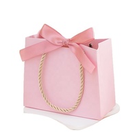 Sac de shopping en carton blanc rose clair en gros, avec impression personnalisée, poignée en corde et nœud en satin, sac d'emballage cadeau de luxe pour faveur de mariage