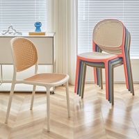 Chaises de salle à manger en plastique empilables, résistantes aux UV, recyclables, en matériau PP, pour commande en gros
