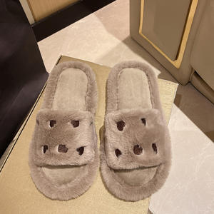Nouvelle conception, semelle en PVC de qualité supérieure, pantoufles plates pour femme, dessus en fourrure de lapin artificielle, pantoufles d'intérieur pour femme avec de bons produits - Product Image 4