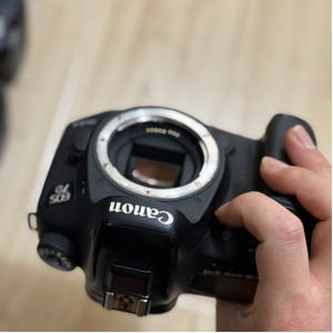 Boîtier d'appareil photo numérique <span class=keywords><strong>Canon</strong></span> EOS <span class=keywords><strong>7D</strong></span> Mark II robuste, idéal pour les reportages en extérieur et la prise de vue rapide - Product Image 5