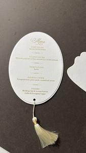 Tarjeta de Felicitación en Forma de Abanico de Cartulina Blanca con Relieve Floral, Decorada con Borla, Impresa con Serigrafía - Product Image 2