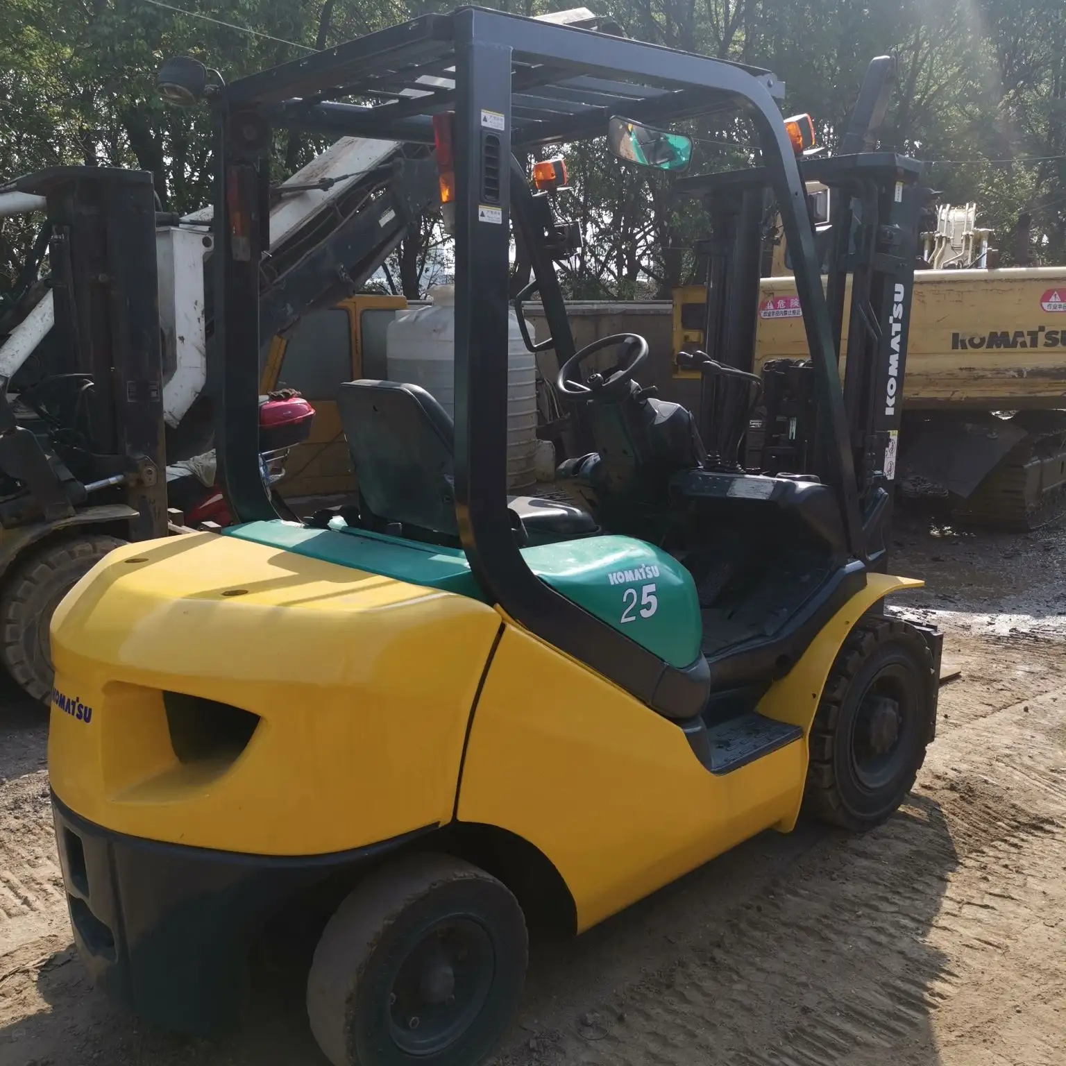 Yeni veya kullanılmış uluslararası marka forkliftler japon Isuzu motorları ile 5 ton Komatsu forkliftler