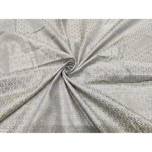 Tela Brocada Triloki con Patrón Abstracto Gris de 44 Pulgadas, Material Metálico para Manualidades, Costura, Acolchado y DIY, Seda Cruda de Poliéster de Peso Medio - Product Image 3