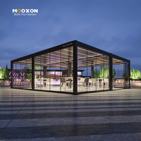 Pérgola de aluminio con control inteligente para espacios exteriores modernos con techo bioclimático