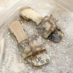 The most popular high-end luxury sandals and slippers women designer custom crystal slippers women in spring and summer