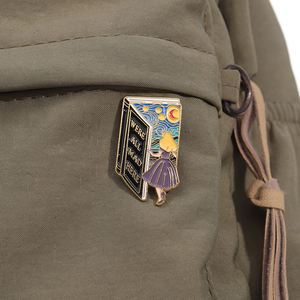 Venta al por mayor <span class=keywords><strong>Alice</strong></span> Wonderland esmalte Pins cuento de hadas aventura dibujos animados Anime Metal broche insignia mochila accesorio joyería regalos - Product Image 3