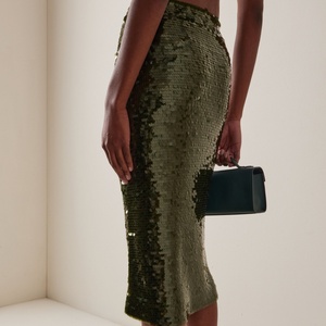 <span class=keywords><strong>Jupe</strong></span> <span class=keywords><strong>crayon</strong></span> midi glamour olive foncé ornée de sequins, taille <span class=keywords><strong>haute</strong></span> ajustée pour femme, idéale pour les soirées et événements. - Product Image 3
