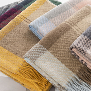 महिलाओं की शरद ऋतु सर्दियों उच्च-ग्रेड पॉलिएस्टर लुभावनी एंटी-बैक्टीरियल लंबे स्कार्फ फैशन सरल जोकर प्लेड गर्म शॉल थोक - Product Image 3