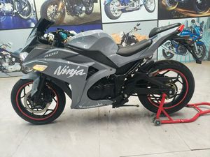 Moto sportive <span class=keywords><strong>Kawasaki</strong></span> <span class=keywords><strong>Ninja</strong></span> 400cc - Product Image 1