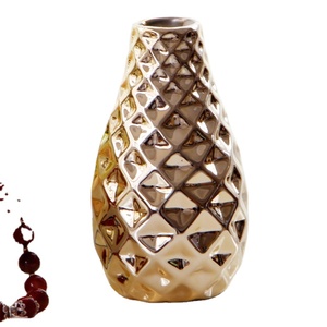 25+ Thoughtful Gifts for Gardeners That Go Beyond the Trowel