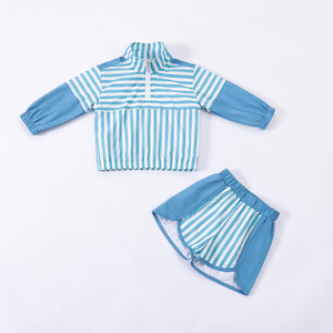 Conjunto de Ropa de Poliéster Certificado por CPC y CPSIA para Niñas, Chaqueta Deportiva con Media Cremallera a Rayas, Pantalones Cortos Deportivos, Traje para Senderismo y Viajes - Product Image 3