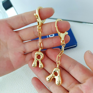 Kadın tıknaz sevimli kabarcık ilk mektup Charms anahtarlık için çanta uğuru çanta <span class=keywords><strong>Charm</strong></span> anahtarlıklar aksesuarları - Product Image 1