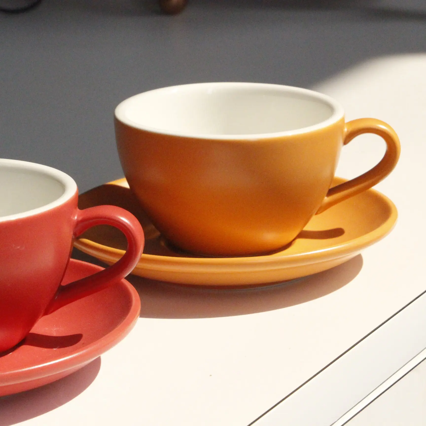 220 ml Cappuccino Tassen Benutzer definierte Tasse und Untertasse matte Farbe Keramik Kaffees ets Kunden spezifisches Farblogo-Design sehr willkommen