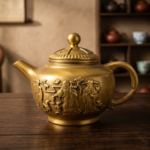 Théière traditionnelle chinoise en métal avec couvercle et poignée, design en relief couleur or - Product Image 5