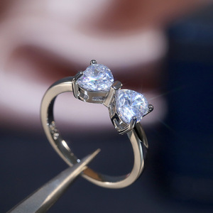 Anello con Fiocco per Donne, Elegante Cristallo Bianco Quadrato, Regolabile, Tono Argento, Anello Minimalista alla Moda - Product Image 2