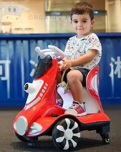 Vehículo de Juguete Eléctrico para Niños con Función MP3, Coche de Plástico de Cuatro Ruedas con Batería, Control Remoto y Función de Soplar Burbujas - Product Image 4