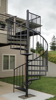 Escalier en colimaçon extérieur noir Ace avec poteaux en aluminium, barres et balustrades