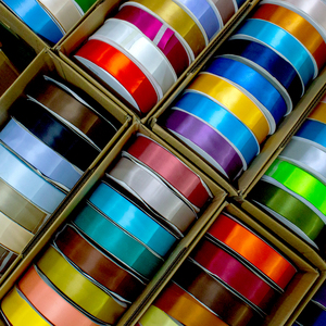 Cintas de Raso Premium al por Mayor de Gordon Ribbons, Cinta Decorativa Personalizada de Poliéster para Envolver Regalos, Rollo de Cintas de Raso de 25 mm - Product Image 2