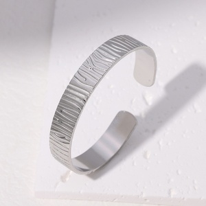 2024 High Quality Wholesale Custom Logo 18K <b>Gold</b> Plated Stainless Steel Cuff <b>Bangles</b> - Product Image 2