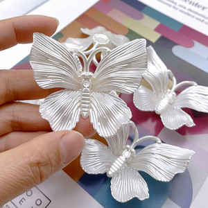 Colgante de mariposa 3D perlado con imitación de perlas para joyería DIY, pinzas para el pelo, broches, adornos para zapatos, amuleto de moda unisex - Product Image 1