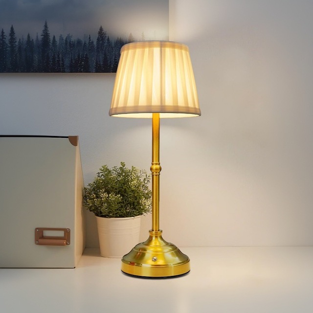 Vintage Decorative Desk Lamp Gold Metal Base Bedroom Living Room Bedside Bar Cordless Rechargeable Table Lamp Light