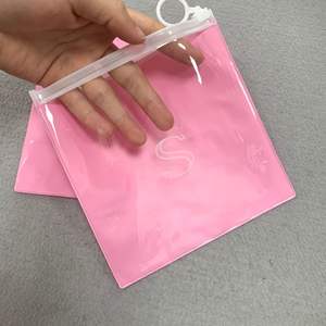 Bolsa Cuadrada Transparente de PVC Rosa Suave Personalizada para Empaque de Lápiz Labial y Bálsamo Labial con Cierre de Tirador Blanco OEM - Product Image 3