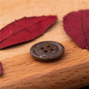 أزرار قشرة جوز الهند المخصصة 4 فتحات أزرار فاخرة لـ من من من - Product Image 6