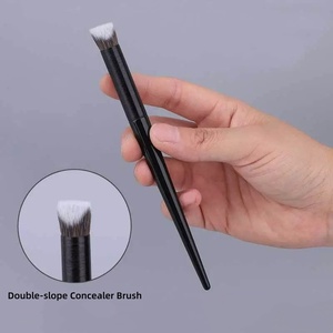 Nouveau Pinceau de Maquillage à Double Embout en Forme de Patte pour Correcteur et Fond de Teint Liquide/Crème - Product Image 3