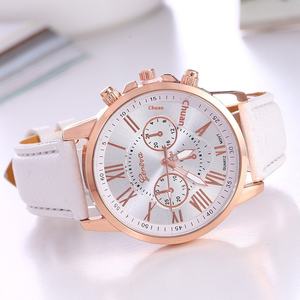 <span class=keywords><strong>Montre</strong></span> <span class=keywords><strong>Femme</strong></span> Tendance <span class=keywords><strong>Bracelet</strong></span> de <span class=keywords><strong>Montre</strong></span> Trois Yeux Classique Trois Couleurs Optionnelles Ensemble Bijoux <span class=keywords><strong>Bracelet</strong></span> <span class=keywords><strong>Femme</strong></span> <span class=keywords><strong>Montre</strong></span> à Quartz - Product Image 4