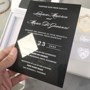 Invitación de Boda Personalizada con Monograma y Foto en Caja con Elegante Tarjeta de Acrílico Negro y Tarjeta RSVP con Papel Plateado, Juego de Invitaciones de Matrimonio - Product Image 1