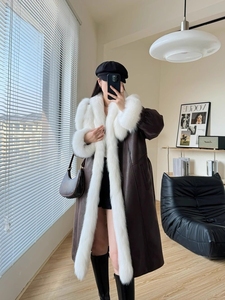 <span class=keywords><strong>Cappotto</strong></span> Invernale <span class=keywords><strong>in</strong></span> Vera Pelle <span class=keywords><strong>con</strong></span> Collo <span class=keywords><strong>in</strong></span> <span class=keywords><strong>Pelliccia</strong></span> di Volpe, <span class=keywords><strong>Interno</strong></span> <span class=keywords><strong>in</strong></span> Camoscio, Lunghezza Media, per Donna - Product Image 2