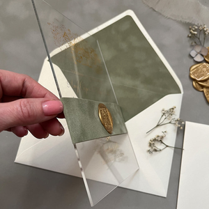 Juego de Invitaciones de Boda de Acrílico Verde Salvia de Lujo con Impresión en Dorado, Invitación Transparente Personalizada con Sello de Cera y RSVP - Product Image 4