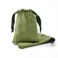 Pochette de rangement en velours multi-usages OEM, sac à cordon en velours doux vert pour petits accessoires, emballage cadeau