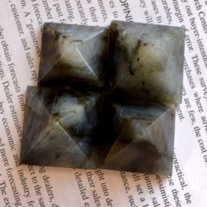 Pierre précieuse de labradorite naturelle en forme de triangle, coupe triangulaire, feu bleu, polie, 20-40 mm, certifiée par un tiers, pour la fabrication de bijoux - Product Image 4