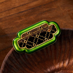 Retro Green Window Lattice Brooch Enamel Openwork Geometric Design Women's Fashion Corsage - Product Image 1