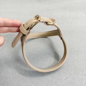 طقم طوق وحزام فاخر للكلاب من الجلد الصناعي الناعم قابل للتعديل للكلاب الصغيرة والجراء - Product Image 4