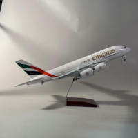 Modèle d'Avion en Résine LED Airbus A380 Emirates Airlines Taille 46cm Échelle 1/160