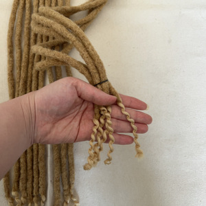 #613 couleur 28 pouces 1.2cm blonde bouclés extrémités vraies <span class=keywords><strong>mèches</strong></span> de cheveux humains pour les femmes africaines noires tressage style Dreadlocks en stock - Product Image 1