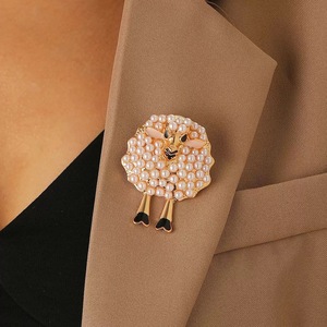 <span class=keywords><strong>Broche</strong></span> Adorable <span class=keywords><strong>Agneau</strong></span> en Alliage Haut de Gamme Incrustée de Perles, Vente en Gros Usine, pour Femme, Costume, Manteau, Épingle de Poitrine - Product Image 1