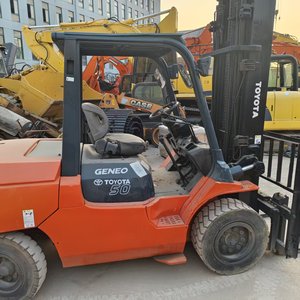 Chariot élévateur Toyota 50 d'occasion, chariot élévateur de 5 tonnes, équipement de chantier lourd, 5 mètres de hauteur à gauche, bon état et prix bas - Product Image 4