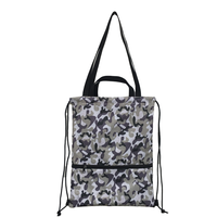 Sac à dos pliable personnalisé en polyester avec imprimé camouflage intégral, idéal pour la randonnée, le camping et les sports de plein air, avec poche avant zippée