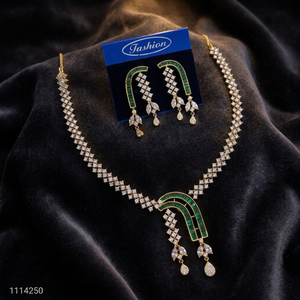 Parure Collier et Boucles d'Oreilles pour Femme en Alliage A.D, Plaqué Or, Argent, Cristal, Strass, Design Géométrique, Haute Qualité, Nouveauté pour Soirée - Product Image 3
