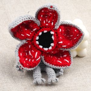 Flor comedora de hombres tejida a mano, estambre rojo, adornos tempestuosos de la historia extraña, muñeca gris RY-QT-014 - Product Image 4