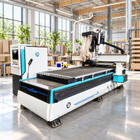 Routeur CNC 3 axes 1300x2800mm avec changeur d'outils automatique, broche de refroidissement par air 9kW, servomoteur et table à vide pour la sculpture sur bois